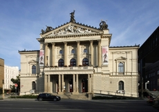 Budova Státní opery v Praze.