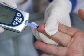 V Česku žije 800 tisíc diabetiků. Přes sto tisíc z nich potřebuje místo humánního inzulínu analoga.