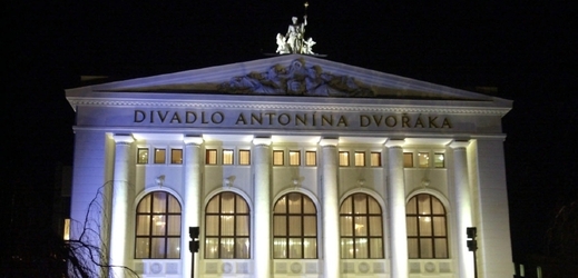 Budova Divadla Antonína Dvořáka, kde se budou odehrávat letní workshopy
