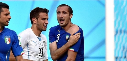 Italský obránce Giorgio Chiellini označil za přemrštěný disciplinární trest, který dostal uruguayský fotbalista Luis Suárez za to, že ho v utkání mistrovství světa kousl. 