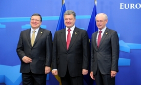 José Manuel Barroso, Petro Porošenko a Herman Van Rompuy.