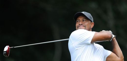 Tiger Woods na svém prvním turnaji po operaci zad neprošel cutem.