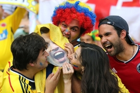Kolumbijští fanoušci se radují z úspěchu svého týmu.