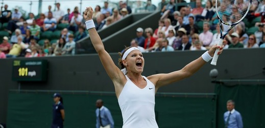 Tenistka Lucie Šafářová se poprvé v kariéře dostala do čtvrtfinále Wimbledonu.