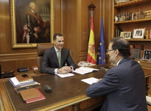 Novopečený král Filip VI. a španělský premiér Mariano Rajoy - taktéž první audience.