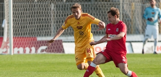 Fotbalista Milan Černý (vlevo) by se po dvou letech mohl vrátit do pražské Slavie. 