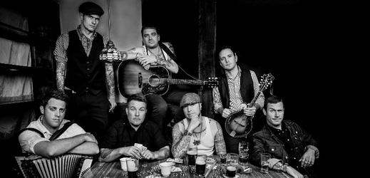 Hlavní hvězdy festivalu, irsko-americká folk-punková kapela Dropkick Murphys.