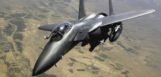 Americký F-15 nad Irákem.