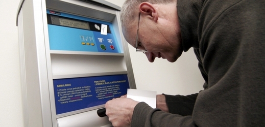 Automaty na placení poplatků v nemocnici.