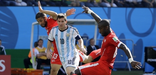 Argentina vyhrála válku nervů a v prodloužení si vybojovala vstupenku do čtvrtfinále.