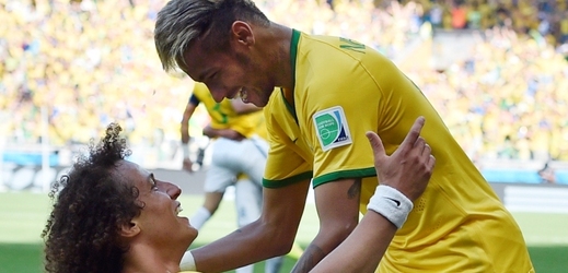 Brazilský kanonýr Neymar (vpravo) se zajímá jen o zlato na MS.