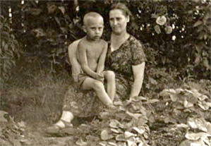 Malý Vladimir Vladimirovič s (údajnou) maminkou.