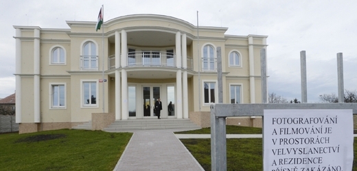 Budova palestinské ambasády v pražském Suchdole.