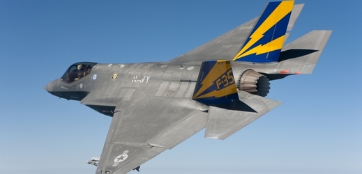 Letouny F-35B začně Británie dostávat až od roku 2018.