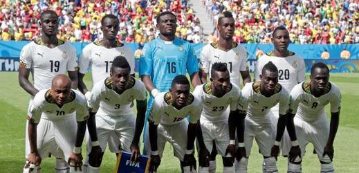 Fotbalový tým Ghany kvůli sporům o peníze odmítal cestovat na duel základní skupiny s Portugalskem.