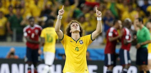 Brazilský obránce David Luiz přisoudil gól z přímého kopu Kolumbijcům svým genům.