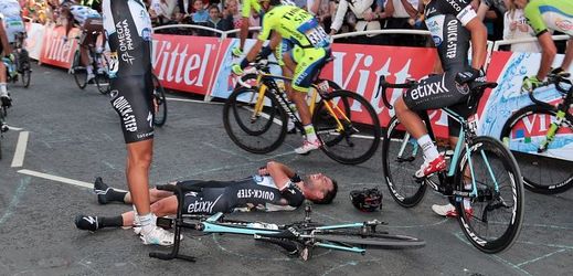 Pro britského cyklistu Marka Cavendishe skončila letošní Tour de France hned po první etapě.