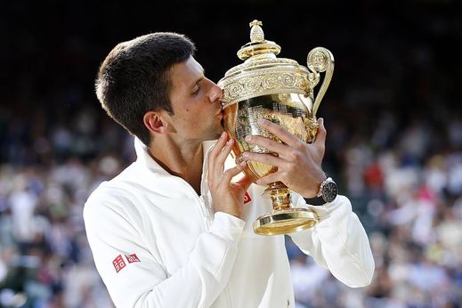 Šťastnější byl nakonec Djokovič, který na Wimbledonu získal tuto trofej už podruhé.