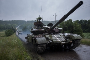 Ukrajinské tanky se přesunují na východě země.