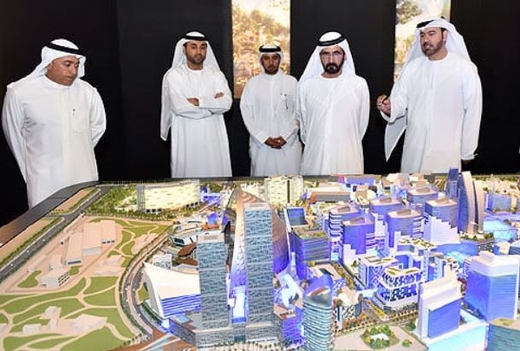 Vládce Dubaje nad svým novým realitním dítětem.