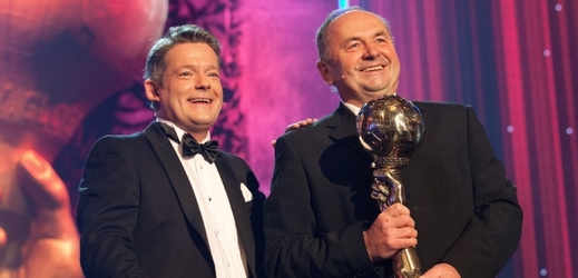 Loňský vítěz E.ON Energy Globe Award Jiří Marian (vpravo) s moderátorem slavnostního finálového večera Alešem Hámou.
