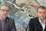Bývalí manažeři Mostecké uhelné (MUS) Petr Kraus (vlevo) a Marek Čmejla (vpravo) informovali 1. července na tiskové konferenci v Praze.