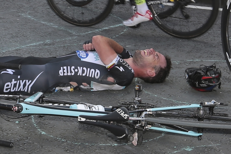 Drsnému pádu se na Tour nevyhnul ani Mark Cavendish.