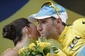 Žlutý trikot pro celkového lídra si po šesti etapách dál obléká Ital Vincenzo Nibali.