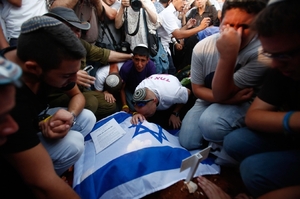 Pohřeb unesených a zavražděných izraelských teenagerů.