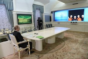 Putin dává během videokonference pokyny k zahájení provozu na Berkutu.