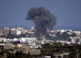 Jeden z představitelů palestinského velvyslanectví v Británii řekl, že izraelská výzva k evakuaci nemá smysl, neboť armáda bombarduje celou Gazu.