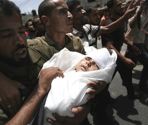 Pohřeb tříletého chlapce v Gaze zabitého při izraelském bombardování.
