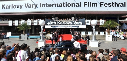 Mezinárodní festival probíhá v prostředí lázeňského města Karlovy Vary.