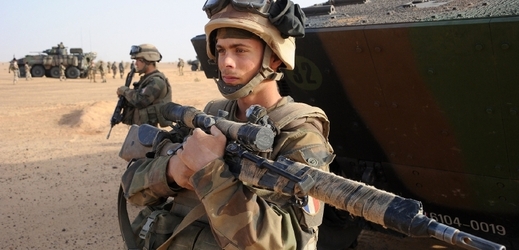 Francouzský odstřelovač v Mali.