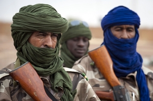 Tuarežští bojovníci na severu Mali.