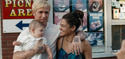 Gosling prý čeká dítě s Evou Mendesovou.