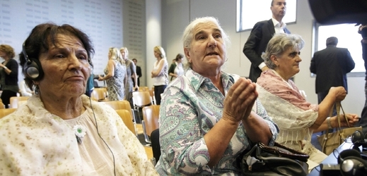 Srebrenické ženy u soudu v Nizozemsku.