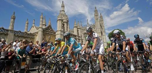 Průjezd Londýnem patřil mezi divácky nejzajímavější okamžiky letošní Tour de France.