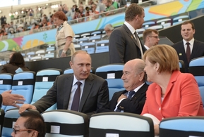 Prezident Putin a kancléřka Merkelová na stadionu Maracanã v Rio de Janeiru.