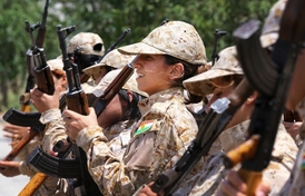 Ženská bojová jednotka pešmergů podstupuje intenzivní výcvik.