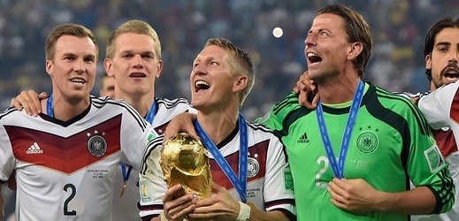 Němečtí fotbalisté se po zisku titulu mistrů světa po dvaceti letech vrátili do čela světového žebříčku FIFA.