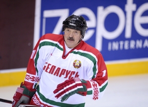 Běloruský prezident je milovníkem hokeje.
