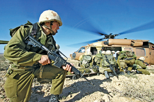 Izraelští vojáci při manévrech.