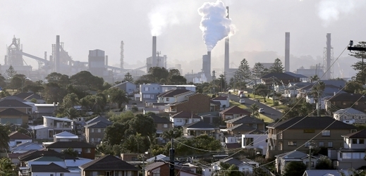 Pohled na továrny v Port Kembla jižně od Sydney.