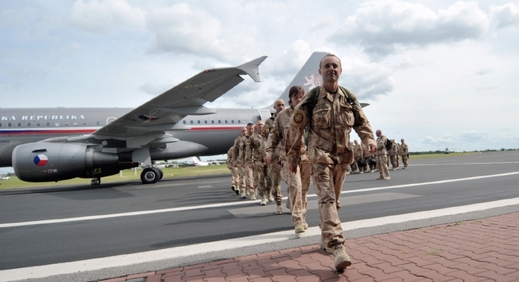 Do Prahy se z Afghánistánu vracejí příslušníci 9. jednotky provinčního rekonstrukčního týmu české armády působícího v provincii Lógar.