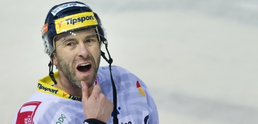 Hokejový útočník Petr Nedvěd sice po minulé sezoně oficiálně ukončil aktivní kariéru, existuje však možnost, že by opět začal hrát. 