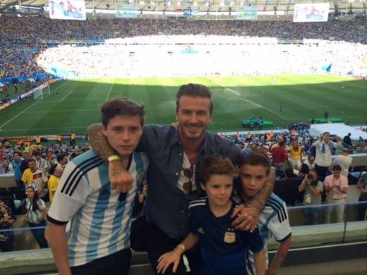 David Beckham vzal své synky na finále mistrovství světa v Brazílii.