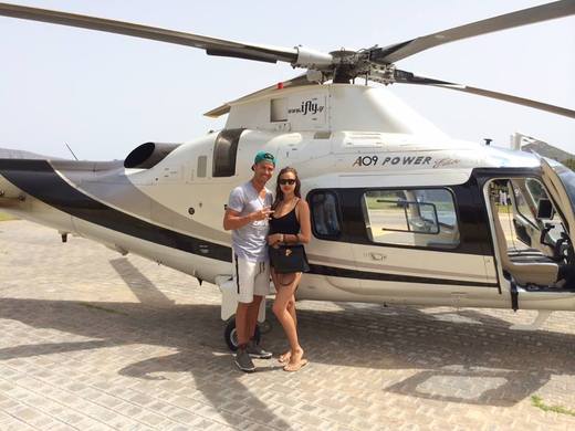 Cristiano Ronaldo si během dovolené zalétal i ve vrtulníku.