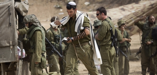Izraelští vojáci poblíž hranic s Gazou. 