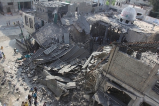 Zničená mešita v Rafáhu.